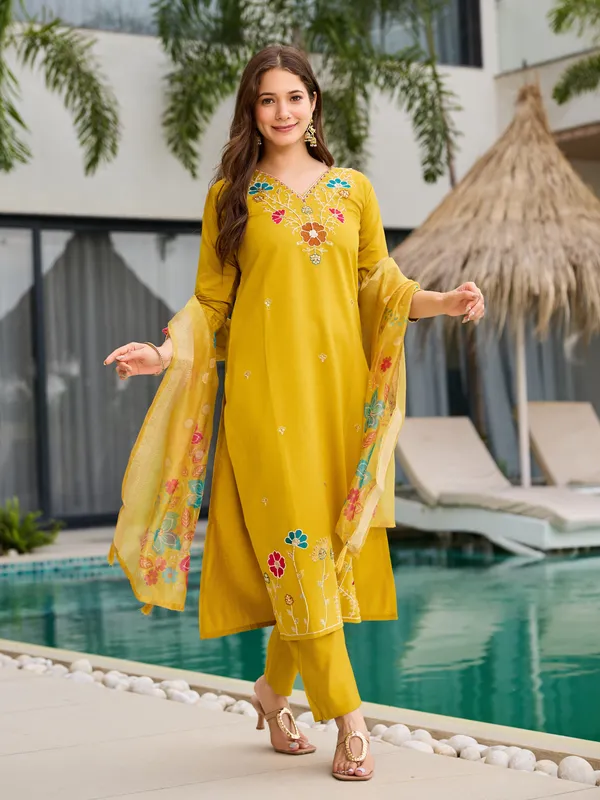 Neeva_store_Viscose_Yellow_Color_Kurta_Suit_Set