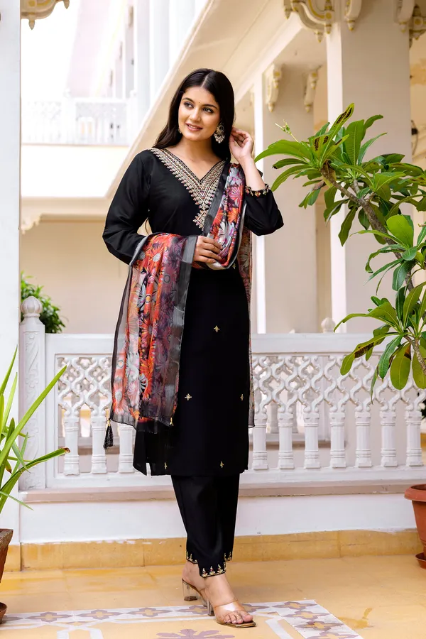 Neeva_store_Viscose_Black_Color_Kurta_Suit_Set