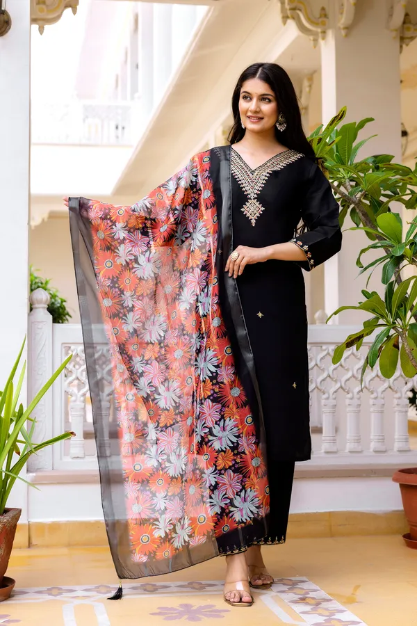 Neeva_store_Viscose_Black_Color_Kurta_Suit_Set
