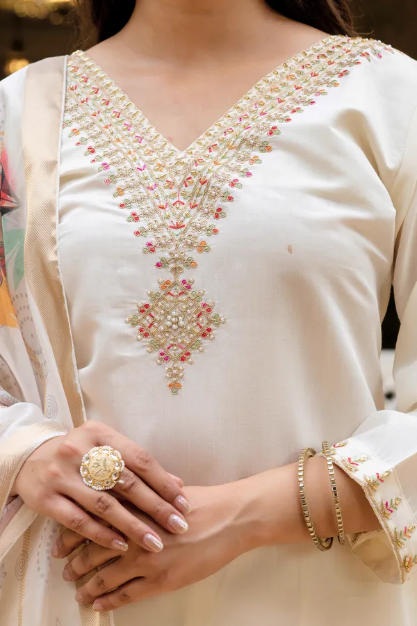 Neeva_store_Viscose_White_Color_Kurta_Suit_Set