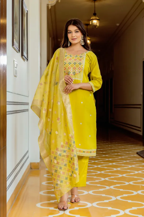 Neeva_store_Viscose_Yellow_Color_Kurta_Suit_Set