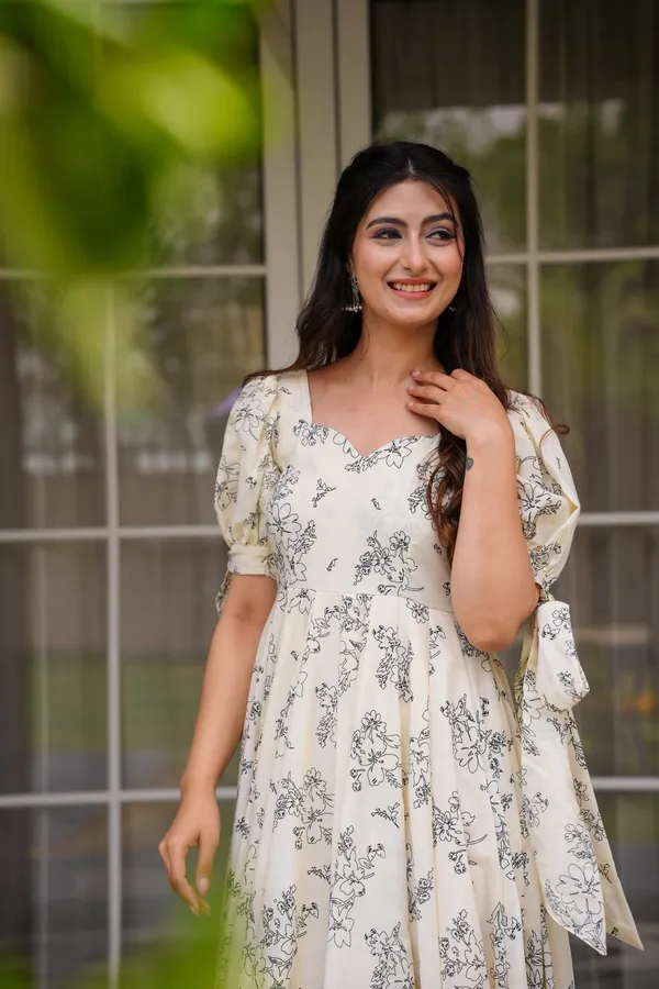 Neeva_store_Viscose_White_Color_Gown