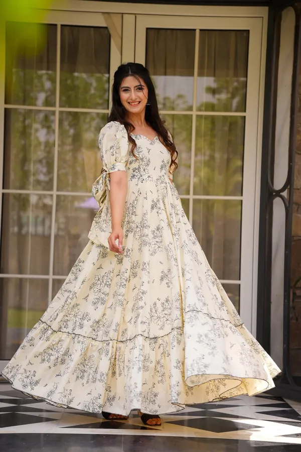 Neeva_store_Viscose_White_Color_Gown