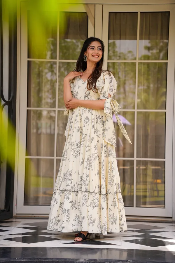 Neeva_store_Viscose_White_Color_Gown