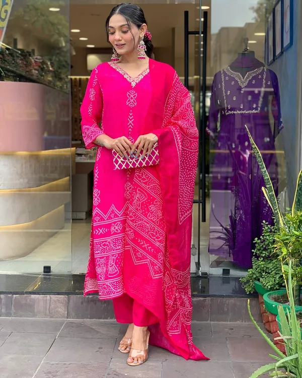 Neeva_store_Crepe_Pink_Color_Kurta_Suit_Set