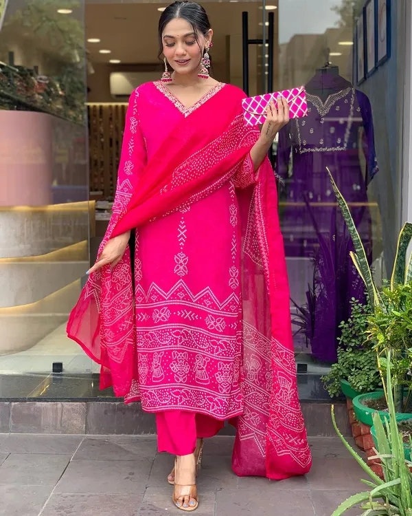 Neeva_store_Crepe_Pink_Color_Kurta_Suit_Set