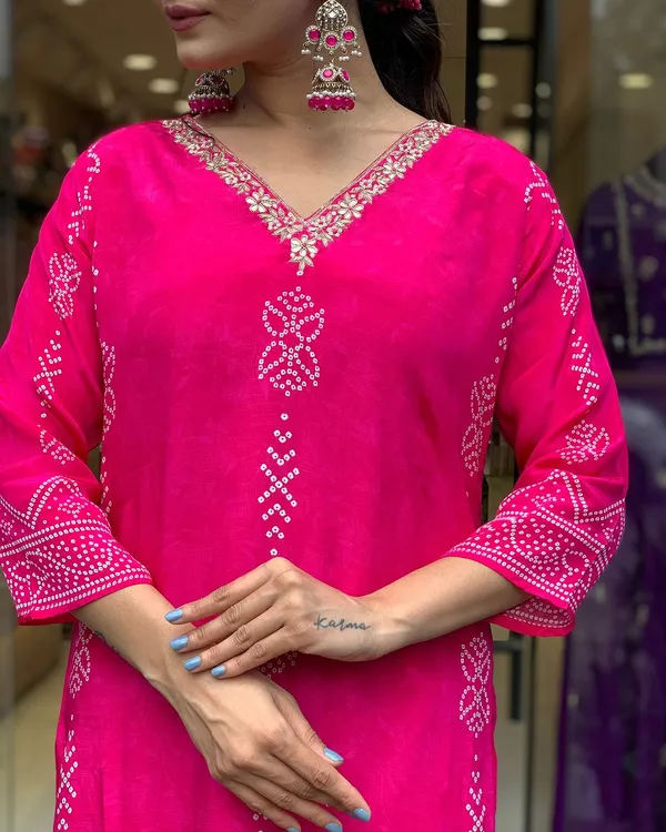 Neeva_store_Crepe_Pink_Color_Kurta_Suit_Set