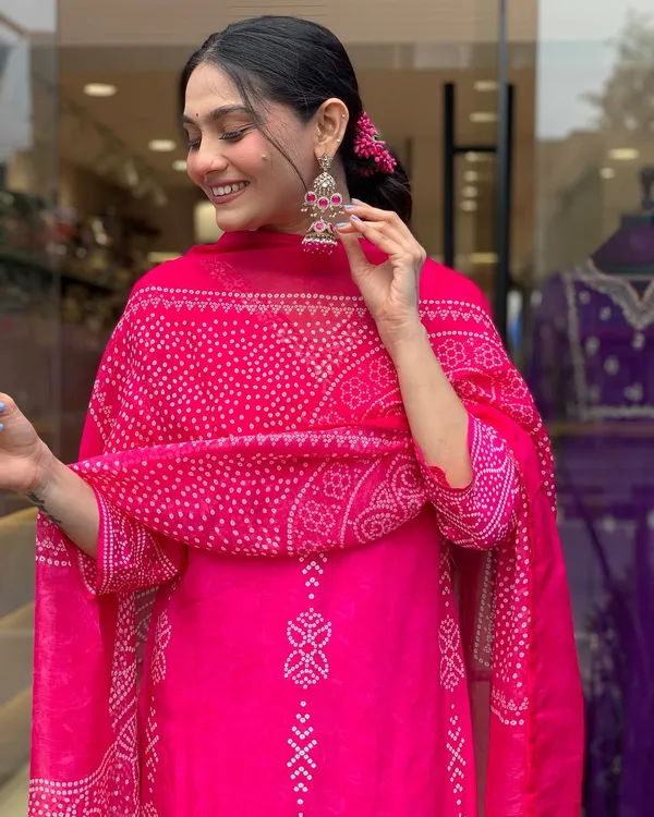 Neeva_store_Crepe_Pink_Color_Kurta_Suit_Set