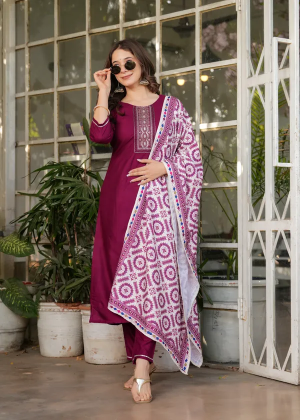 Neeva_store_Viscose_Maroon_Color_Kurta_Suit_Set