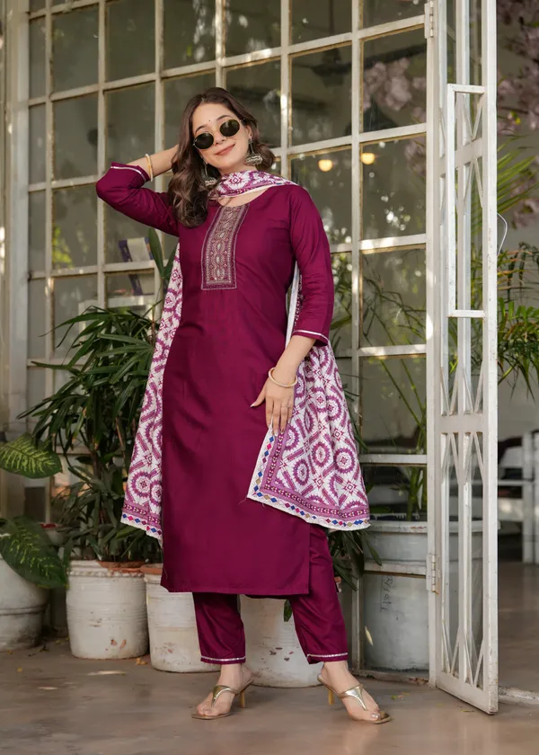 Neeva_store_Viscose_Maroon_Color_Kurta_Suit_Set