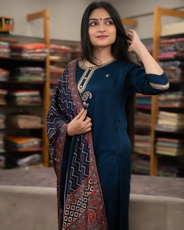 Neeva_store_Viscose_Navy_Color_Kurta_Suit_Set