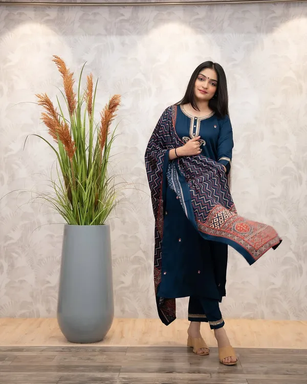 Neeva_store_Viscose_Navy_Color_Kurta_Suit_Set