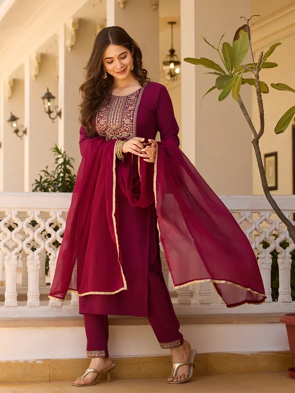 Neeva_store_Viscose_Maroon_Color_Kurta_Suit_Set