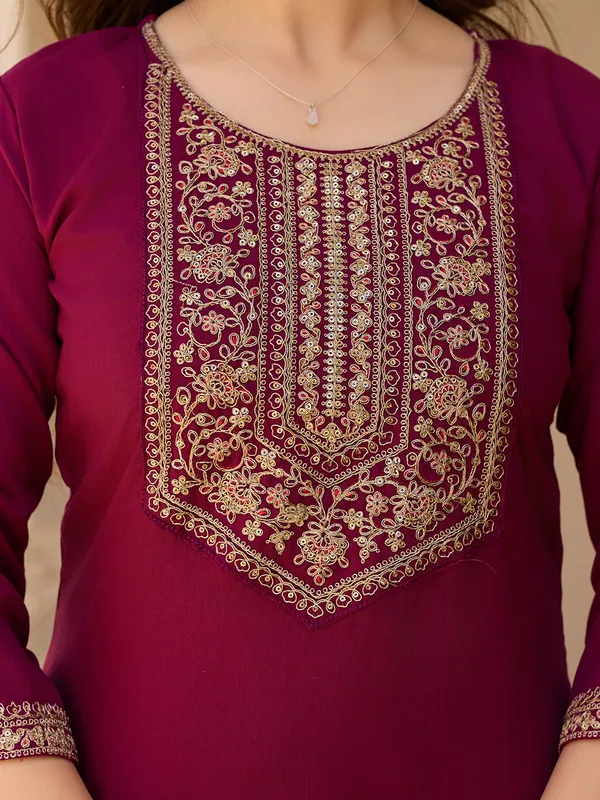Neeva_store_Viscose_Maroon_Color_Kurta_Suit_Set