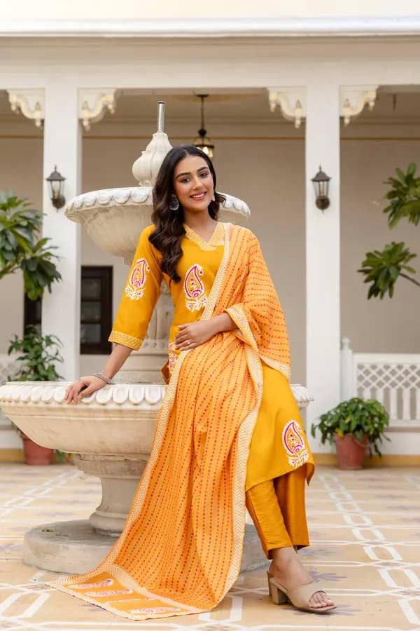 Neeva_store_Viscose_Yellow_Color_Kurta_Suit_Set