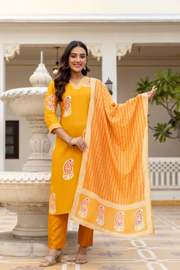 Neeva_store_Viscose_Yellow_Color_Kurta_Suit_Set