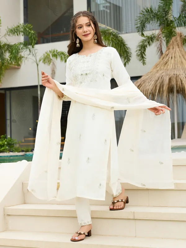 Neeva_store_Viscose_White_Color_Kurta_Suit_Set