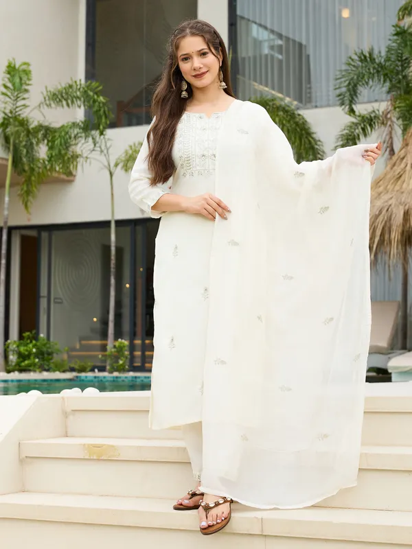 Neeva_store_Viscose_White_Color_Kurta_Suit_Set