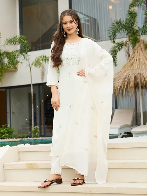 Neeva_store_Viscose_White_Color_Kurta_Suit_Set