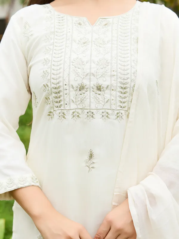 Neeva_store_Viscose_White_Color_Kurta_Suit_Set