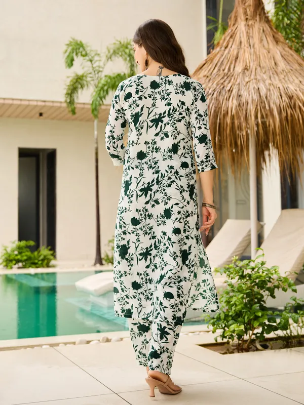 Neeva_store_Silk_Blend_Green_Color_Kurta_Suit_Set