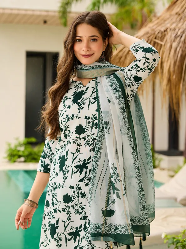 Neeva_store_Silk_Blend_Green_Color_Kurta_Suit_Set
