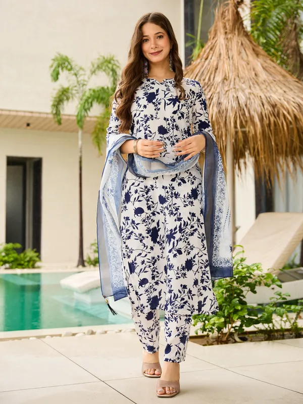 Neeva_store_Silk_Blend_Navy_Color_Kurta_Suit_Set