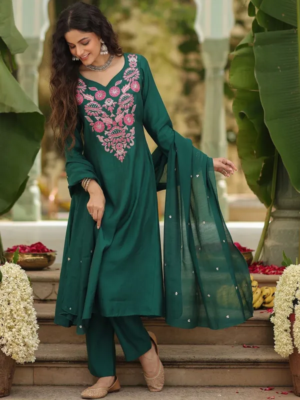 Neeva_store_Viscose_Green_Color_Kurta_Suit_Set