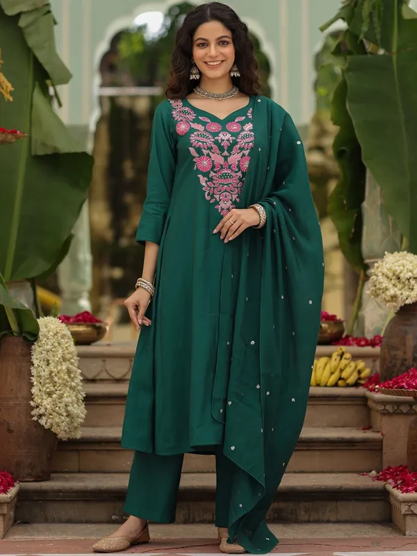 Neeva_store_Viscose_Green_Color_Kurta_Suit_Set
