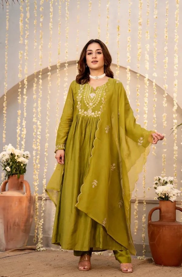 Neeva_store_Viscose_Green_Color_Kurta_Suit_Set