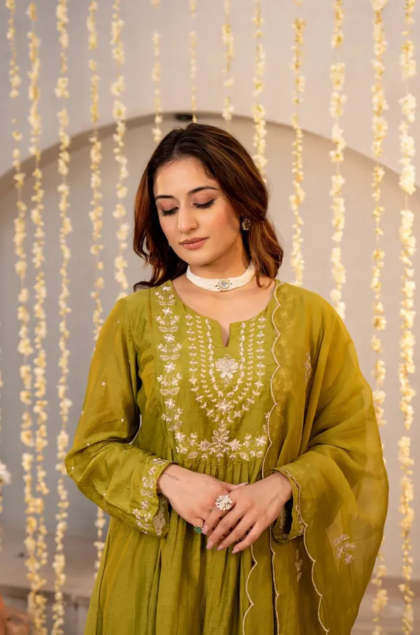 Neeva_store_Viscose_Green_Color_Kurta_Suit_Set