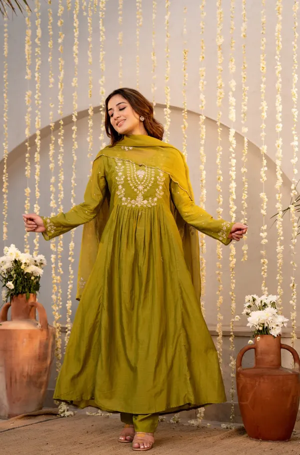 Neeva_store_Viscose_Green_Color_Kurta_Suit_Set