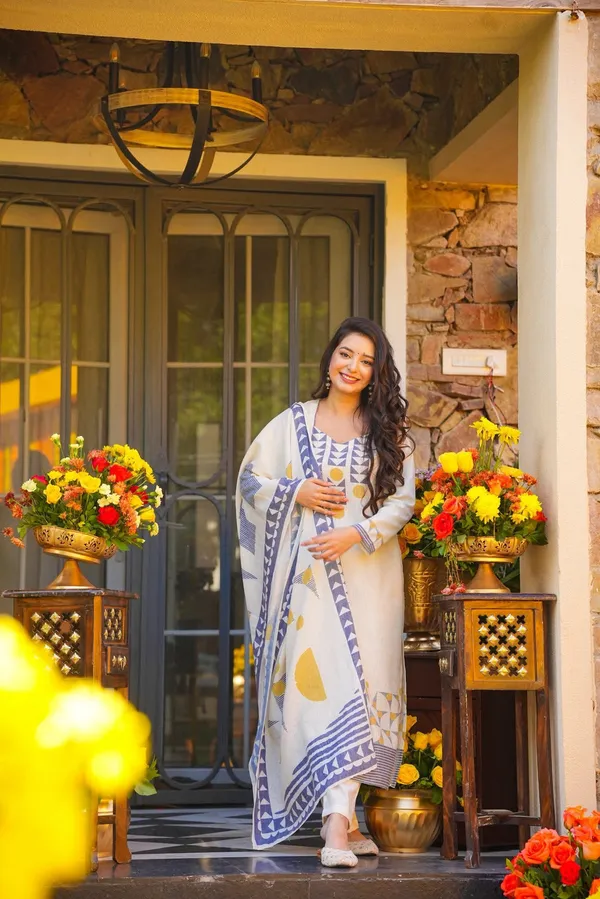 Neeva_store_Muslin_White_Color_Kurta_Suit_Set