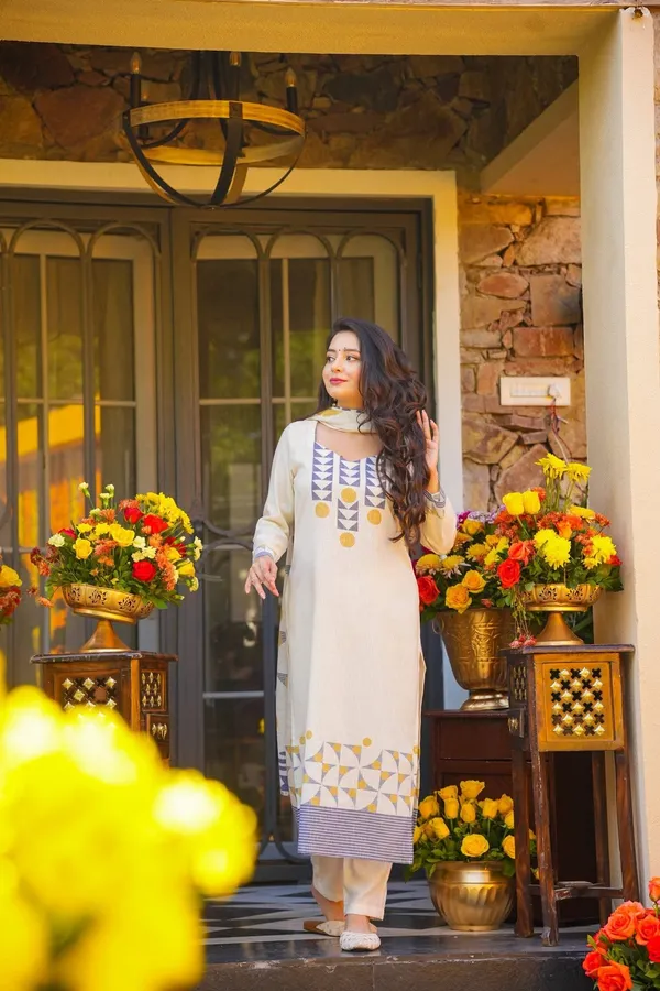 Neeva_store_Muslin_White_Color_Kurta_Suit_Set