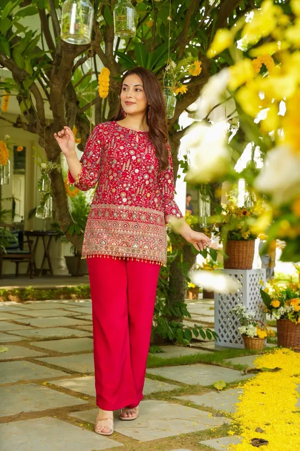 Neeva_store_Crepe_Pink_Color_Kurta_Suit_Set