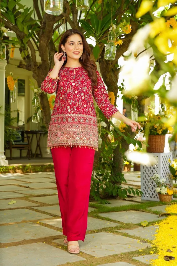 Neeva_store_Crepe_Pink_Color_Kurta_Suit_Set