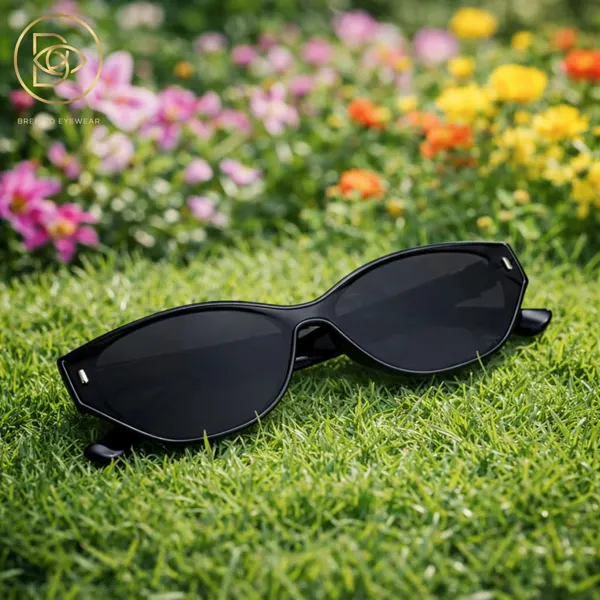 High_Quality_Black_Trendy_Glasses_for_Stylish_Women