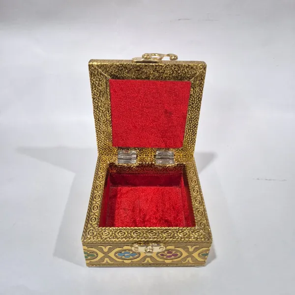 Gold_Embossed_Red_Velvet_Lined_Jewelry_Storage_Box