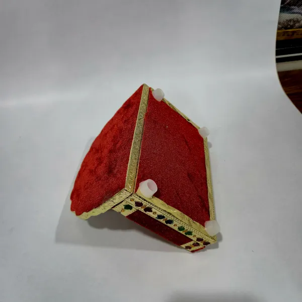 Balaji_Mart_Laddu_Gopal,_Krishna_Idol,_Home_Temple,_Pooja,_Decoration,_Gifting,_Return_Gifts_Jhula_()