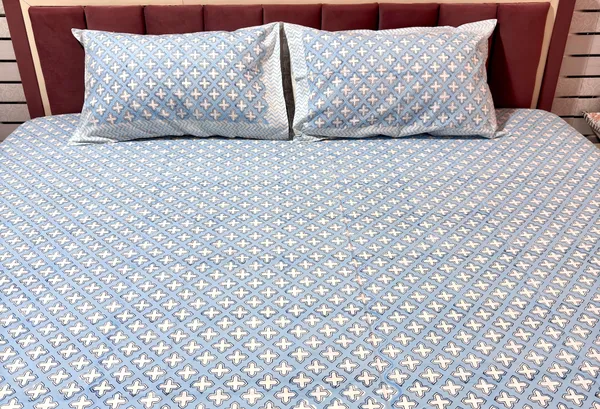 Blue_White_Pure_Cotton_Percale_Bedcover_With_2_Pillow_Covers