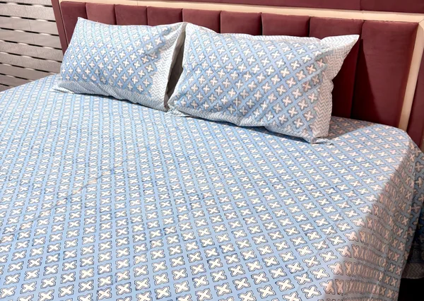 Blue_White_Pure_Cotton_Percale_Bedcover_With_2_Pillow_Covers