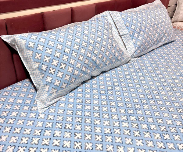 Blue_White_Pure_Cotton_Percale_Bedcover_With_2_Pillow_Covers