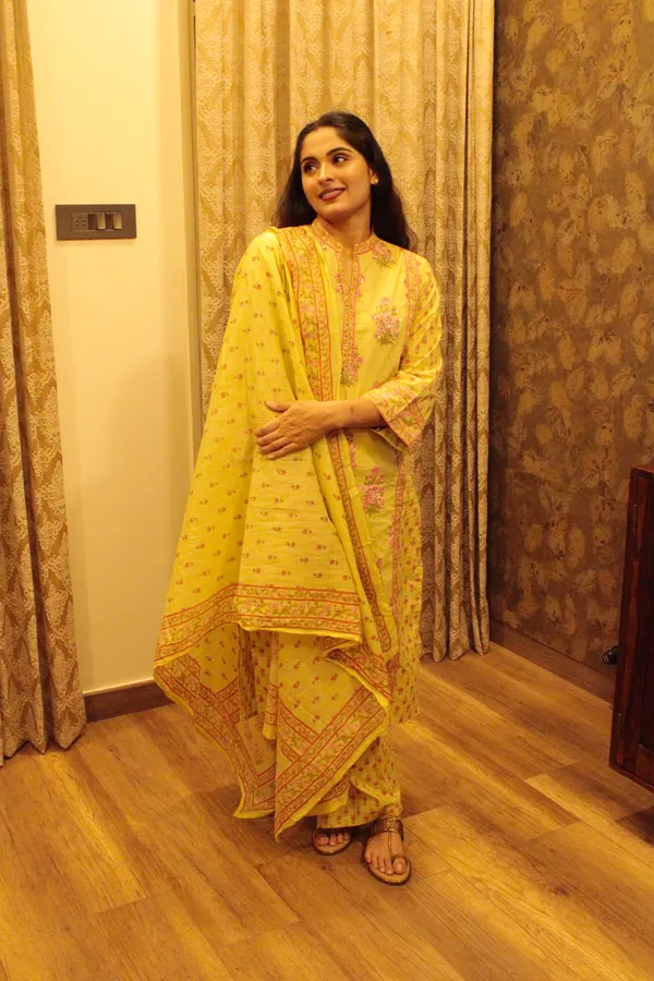 Yellow_Cotton_Embroidered_Kurta_Set_For_Women