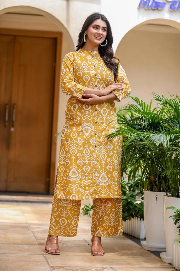 Yellow_Cotton_Ikat_Print_Kurta_Set_For_Women