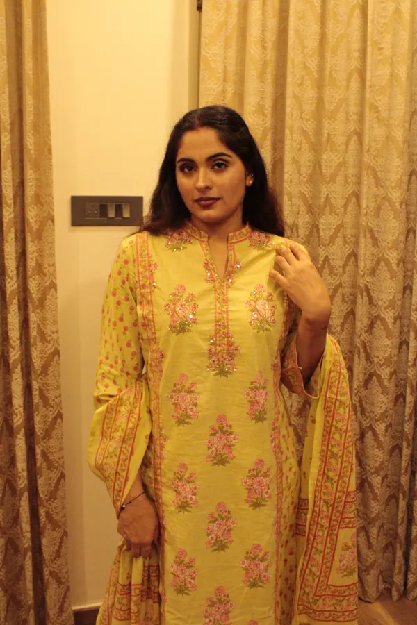 Yellow_Cotton_Embroidered_Kurta_Set_For_Women