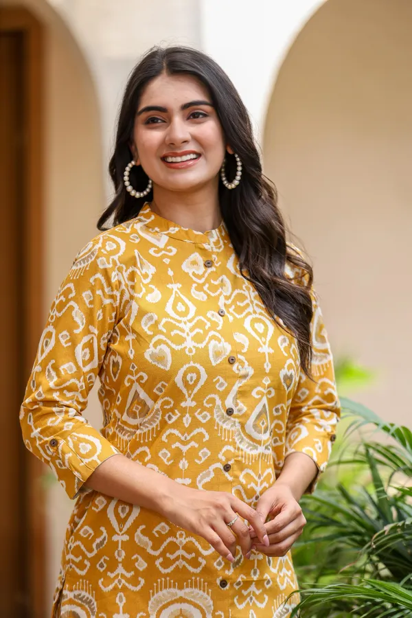 Yellow_Cotton_Ikat_Print_Kurta_Set_For_Women