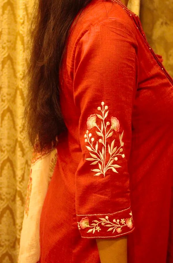 Red_And_White_Cotton_Embroidered_Kurta_Set_For_Women