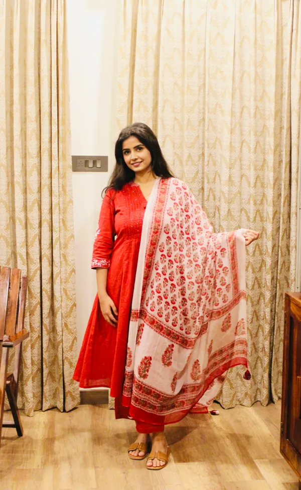 Red_And_White_Cotton_Embroidered_Kurta_Set_For_Women