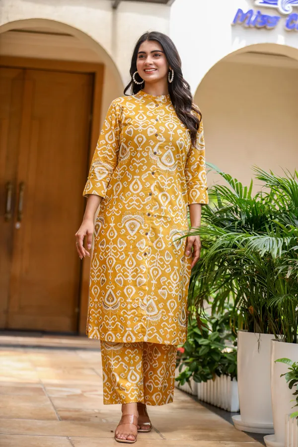 Yellow_Cotton_Ikat_Print_Kurta_Set_For_Women