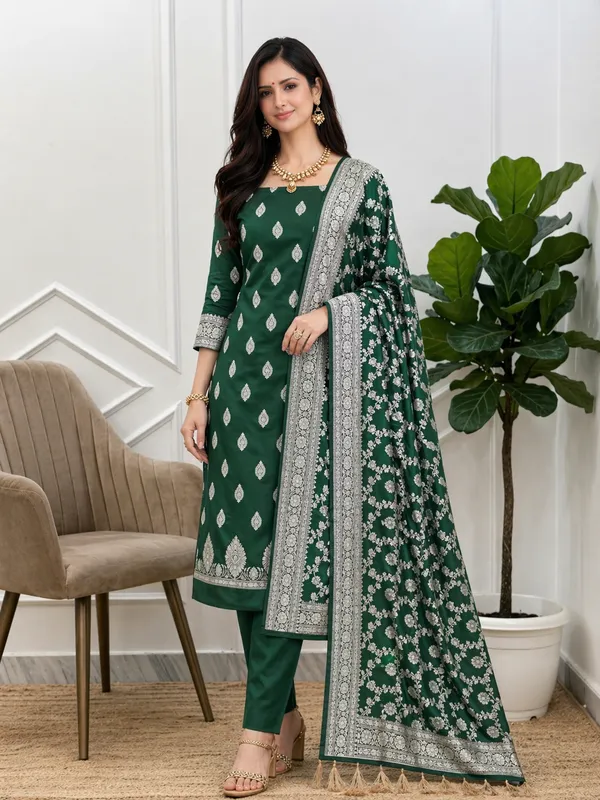 Luxury_Banarasi_Handwoven_Silk_Unstitched_3Pcs_Suit_With_Green_Banarasi_Handloom_Silk